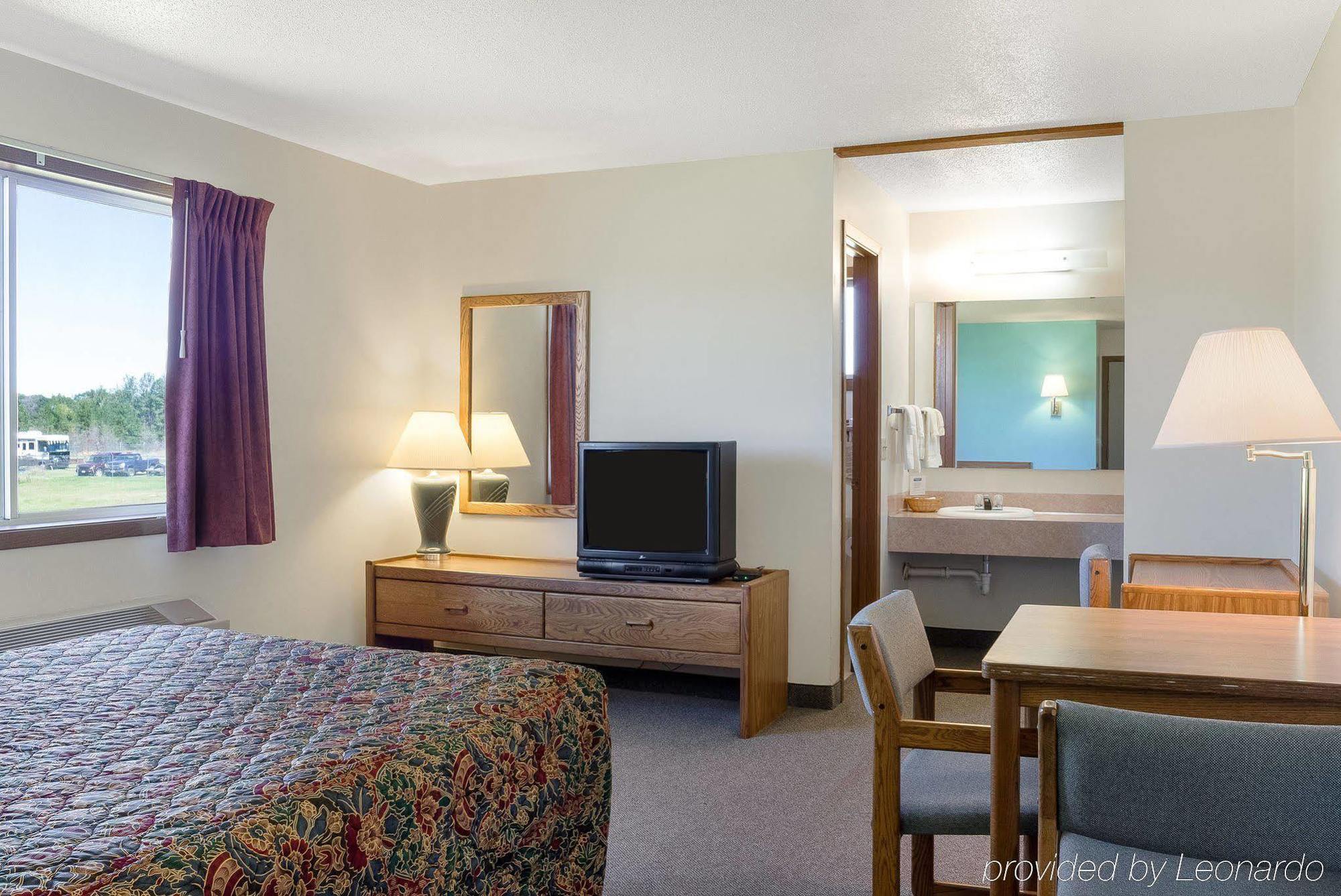 Rodeway Inn Pine River Bagian luar foto