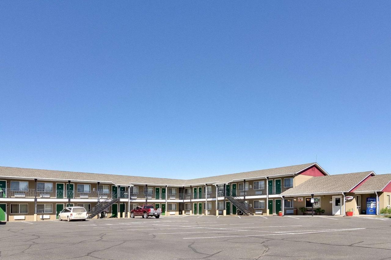 Rodeway Inn Pine River Bagian luar foto